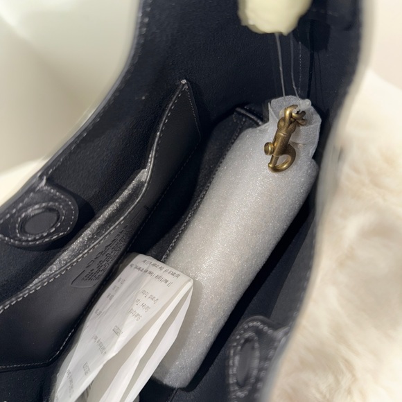 Coach Brooklyn 23 Shoulder Bag NWT - Picture 2 of 5